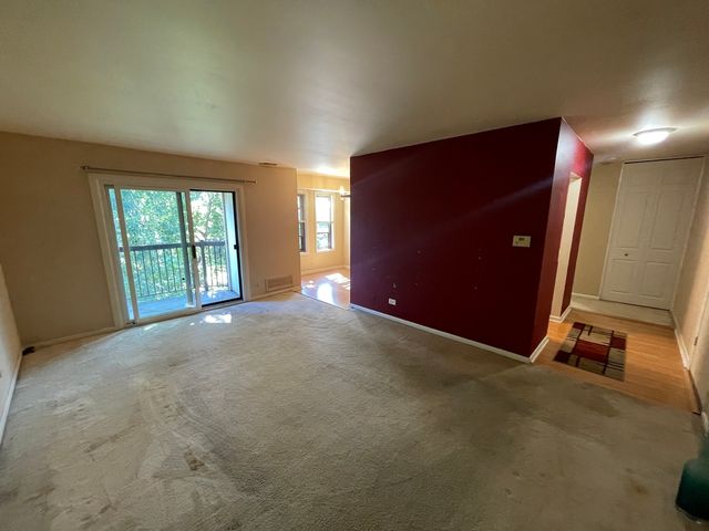 2218 Country Club Drive 22, Woodridge, IL 60517