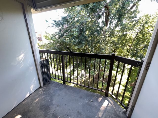 2218 Country Club Drive 22, Woodridge, IL 60517