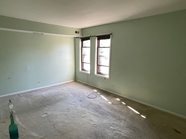 2218 Country Club Drive 22, Woodridge, IL 60517