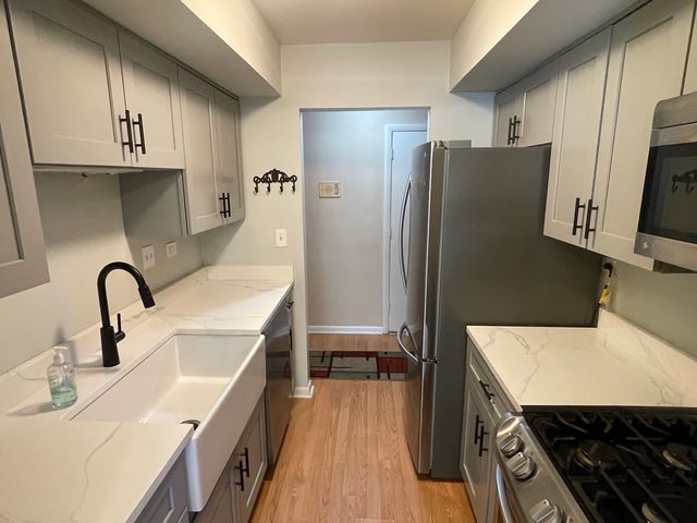 2218 Country Club Drive 22, Woodridge, IL 60517