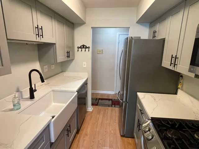 2218 Country Club Drive 22, Woodridge, IL 60517