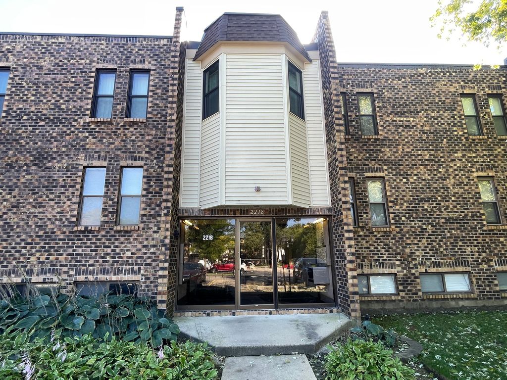 2218 Country Club Drive 22, Woodridge, IL 60517 — photo 2