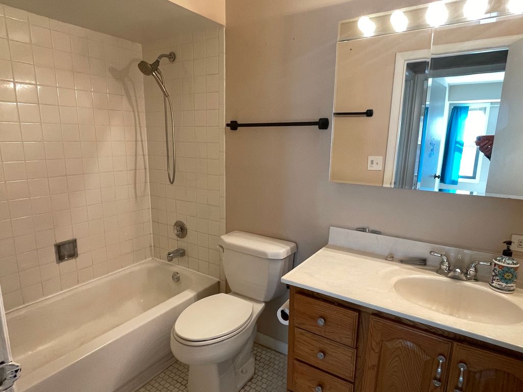 2218 Country Club Drive 22, Woodridge, IL 60517 — photo 4