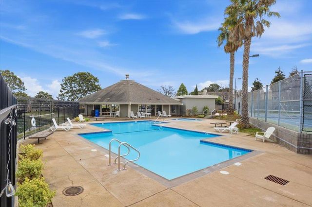 812 Ram Lane, Foster City, CA 94404