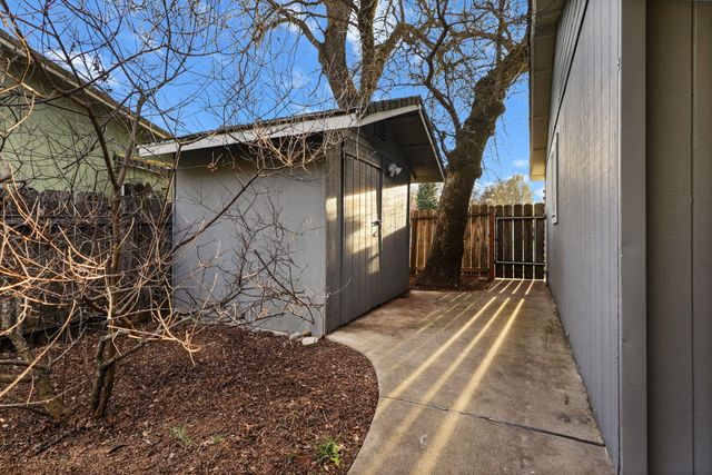 61 Tidmore Lane, Redding, CA 96003