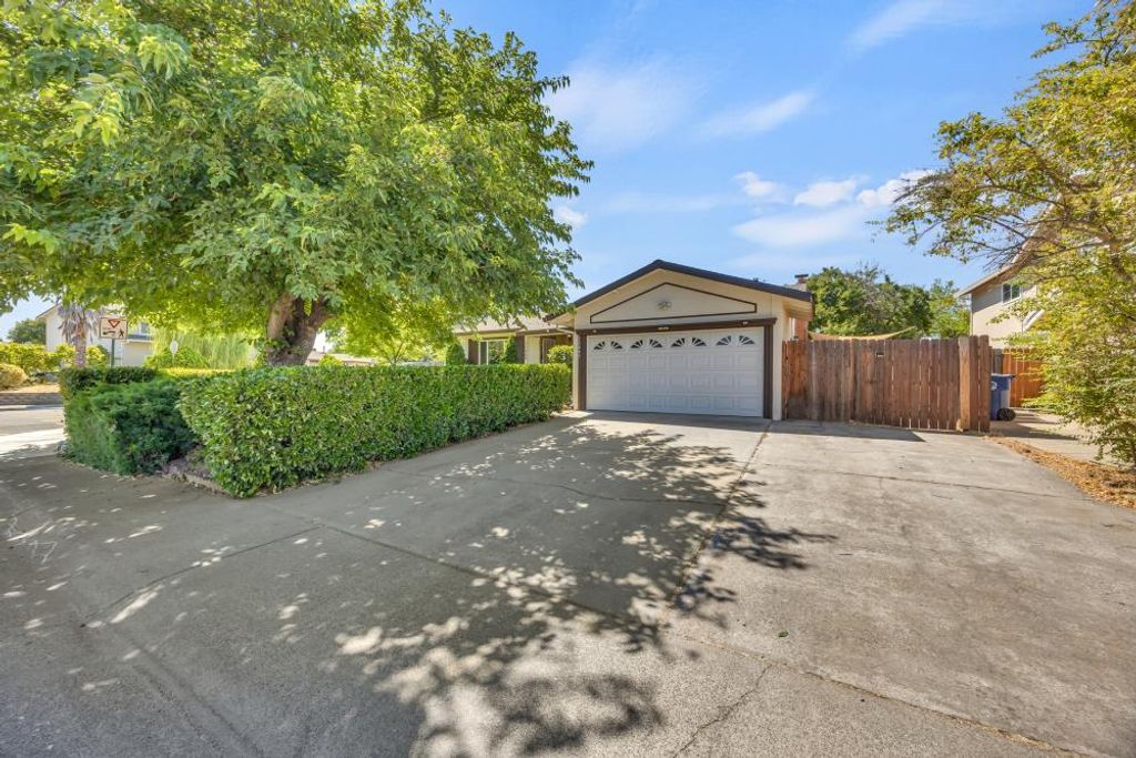 10449 Reymouth Ave, Rancho Cordova, CA 95670