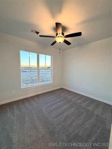 245 W 481 Road, Pryor, OK 74361