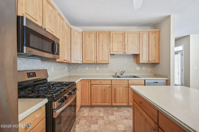 564 St Andrews Place, Manalapan, NJ 07726