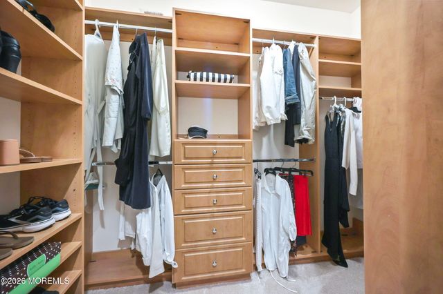 564 St Andrews Place, Manalapan, NJ 07726