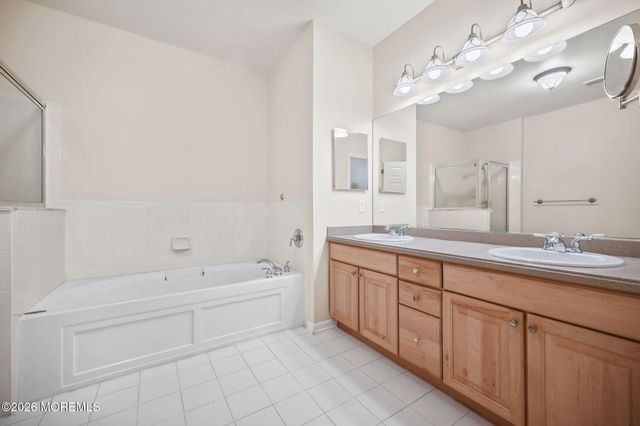 564 St Andrews Place, Manalapan, NJ 07726