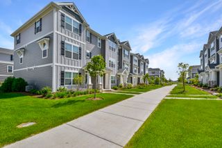 2129 Yellowstone Boulevard, Mundelein, IL 60060