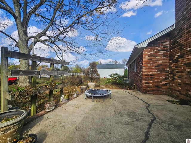 305 State Route 893, Mayfield, KY 42066