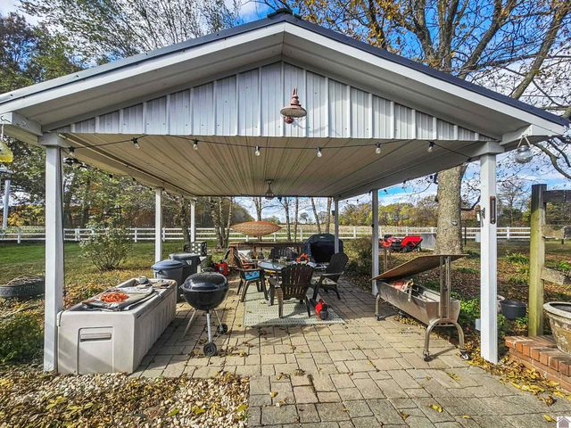 305 State Route 893, Mayfield, KY 42066