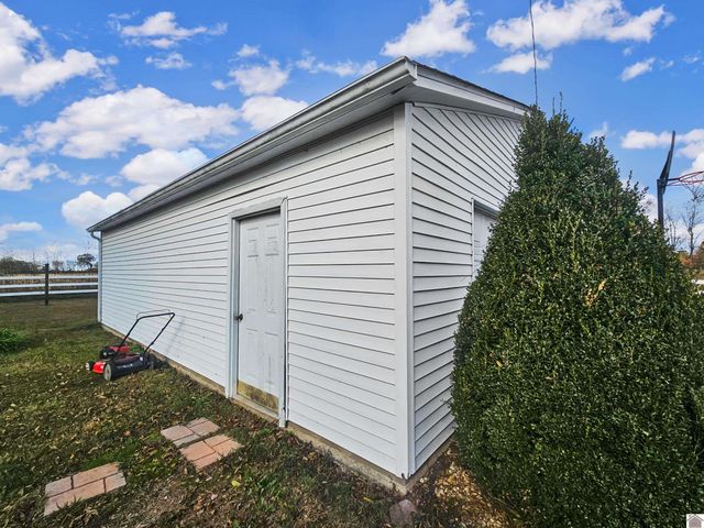 305 State Route 893, Mayfield, KY 42066