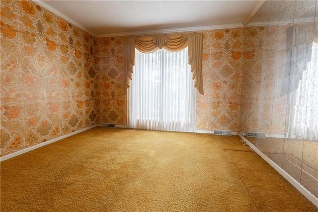 1343 Camelot Drive, Liberty, MO 64068