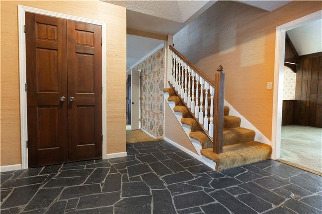 1343 Camelot Drive, Liberty, MO 64068