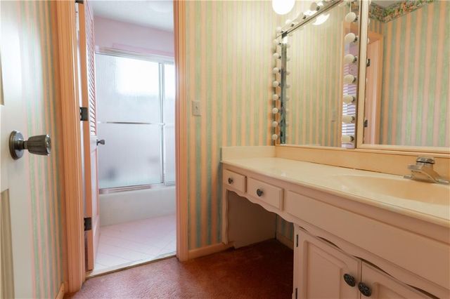 1343 Camelot Drive, Liberty, MO 64068