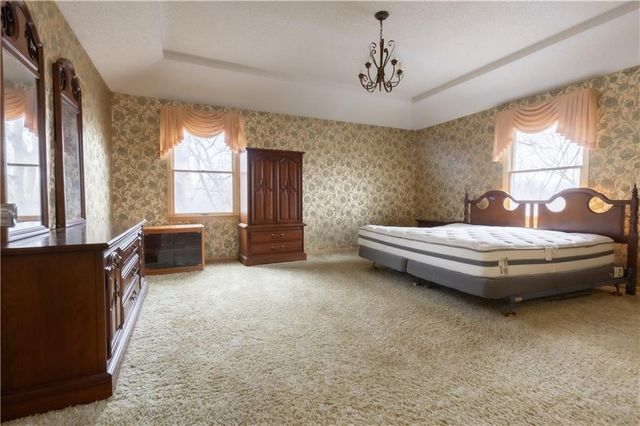 1343 Camelot Drive, Liberty, MO 64068