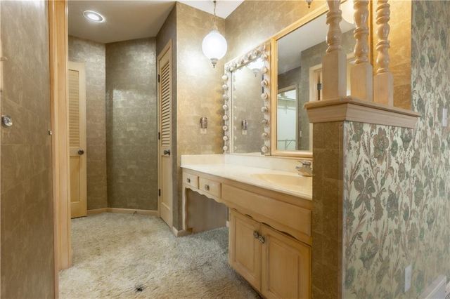 1343 Camelot Drive, Liberty, MO 64068