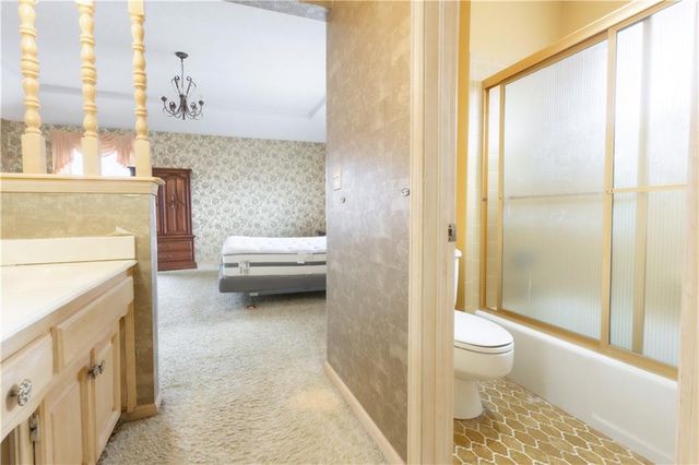 1343 Camelot Drive, Liberty, MO 64068