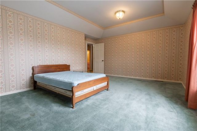 1343 Camelot Drive, Liberty, MO 64068