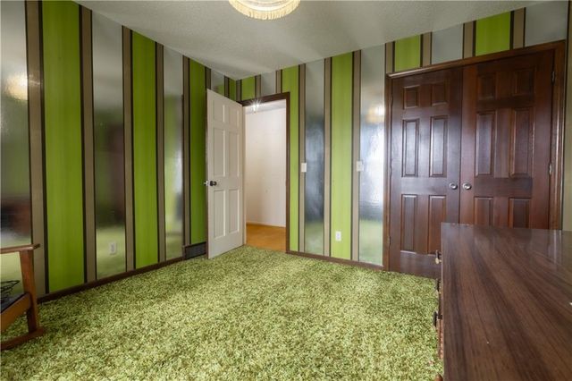 1343 Camelot Drive, Liberty, MO 64068