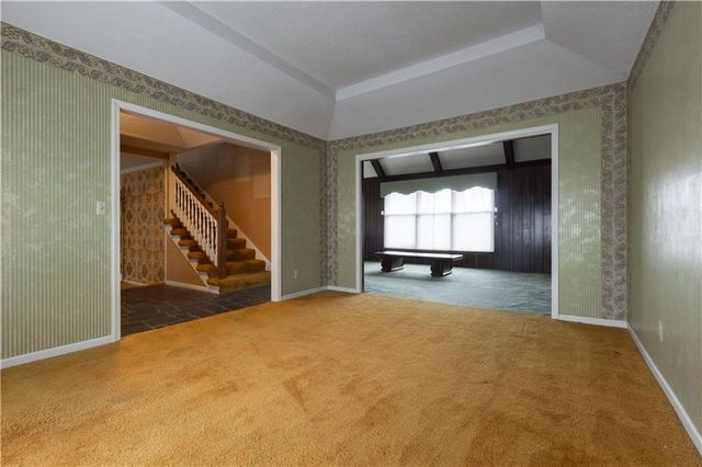 1343 Camelot Drive, Liberty, MO 64068