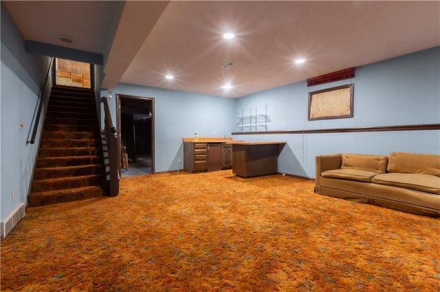 1343 Camelot Drive, Liberty, MO 64068