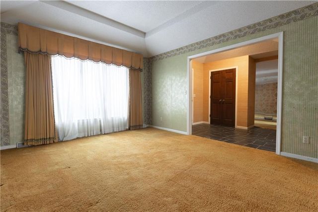 1343 Camelot Drive, Liberty, MO 64068