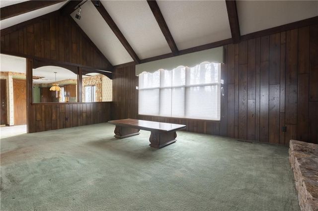 1343 Camelot Drive, Liberty, MO 64068