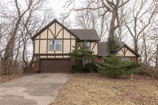 1343 Camelot Drive, Liberty, MO 64068