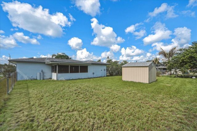107 SE Selva Court, Port St. Lucie, FL 34983