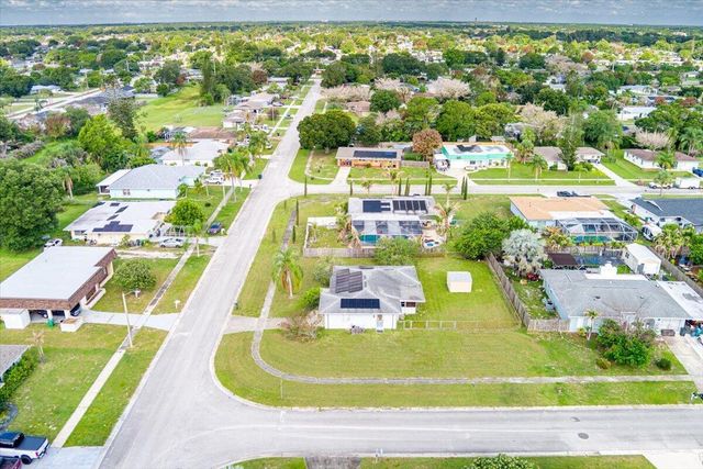 107 SE Selva Court, Port St. Lucie, FL 34983