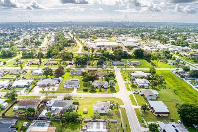 107 SE Selva Court, Port St. Lucie, FL 34983