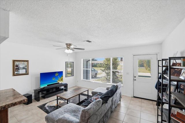 107 SE Selva Court, Port St. Lucie, FL 34983