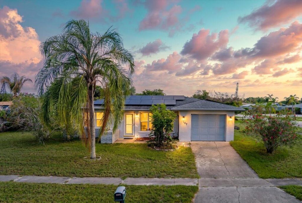 107 SE Selva Court, Port St. Lucie, FL 34983