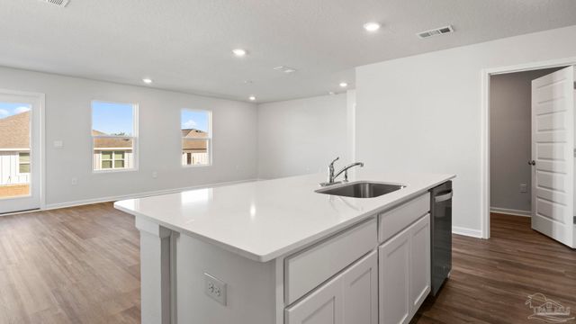 2050 Wiregrass St, Navarre, FL 32566