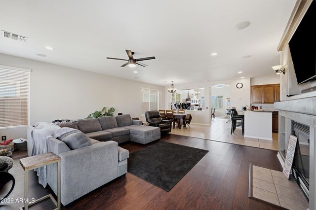 5515 S ROANOKE Street, Gilbert, AZ 85298