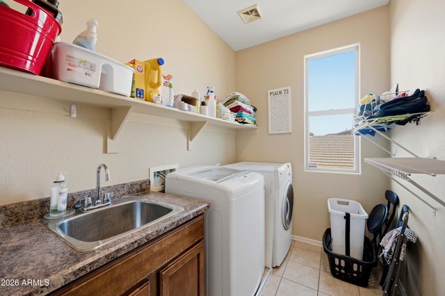 5515 S ROANOKE Street, Gilbert, AZ 85298