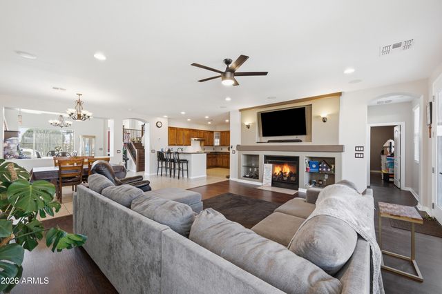 5515 S ROANOKE Street, Gilbert, AZ 85298