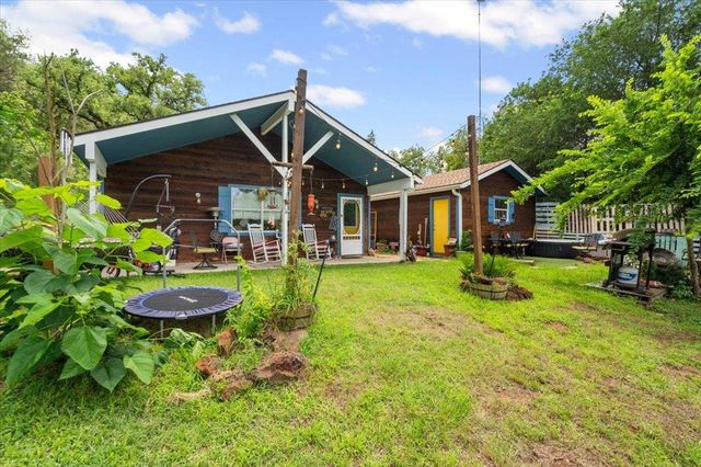 150 Copeland Hill RD, Smithville, TX 78957