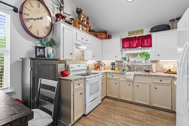 150 Copeland Hill RD, Smithville, TX 78957