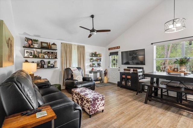 150 Copeland Hill RD, Smithville, TX 78957