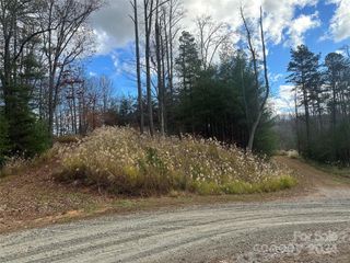 000 The Vines Boulevard 5, Marshall, NC 28753