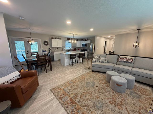 3609 N 154th TER, Basehor, KS 66007