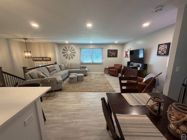 3609 N 154th TER, Basehor, KS 66007
