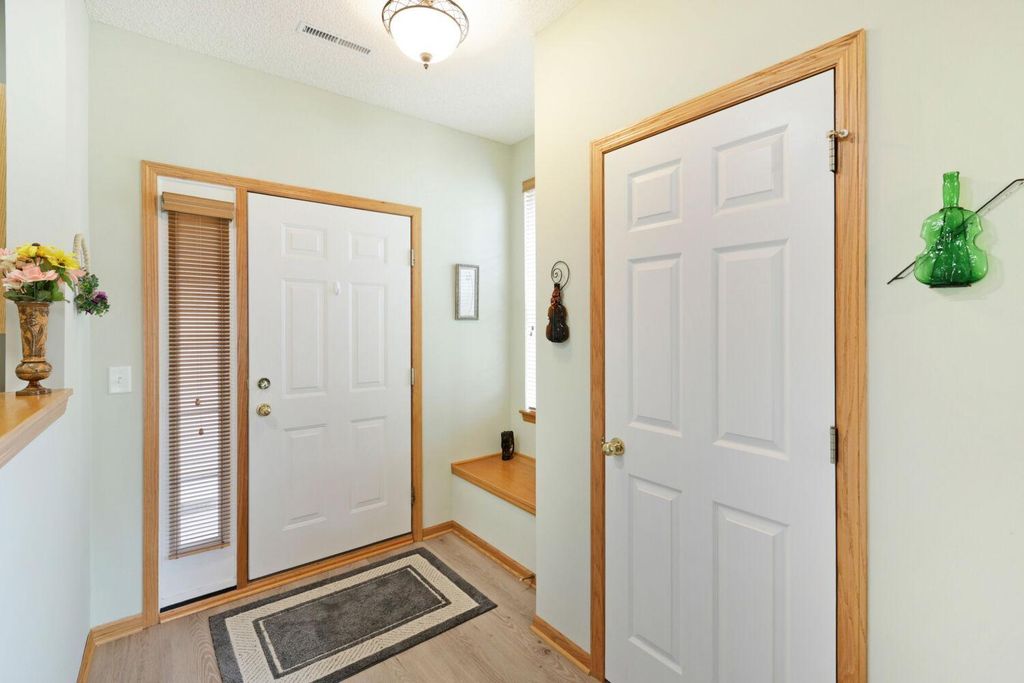 688 Cobblestone Way, Shakopee, MN 55379 — photo 4