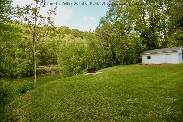 4 Sheridan Drive, St Albans, WV 25177