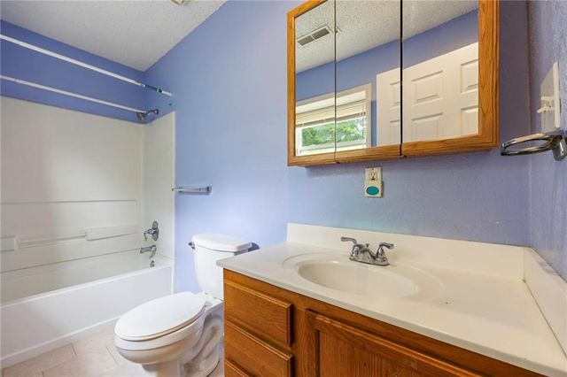 2005 E 34th Street, Kansas City, MO 64109