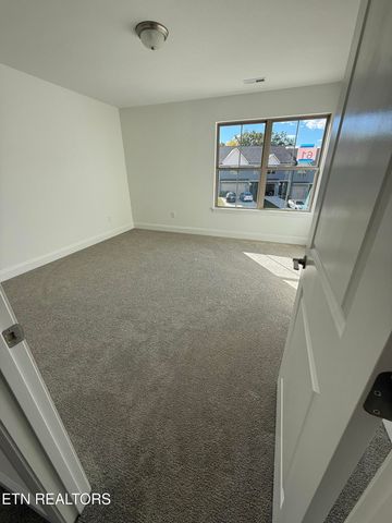 1820 Bennett Village Drive, Maryville, TN 37804